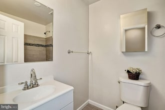 319 Burns St SE in Washington, DC - Foto de edificio - Building Photo