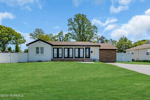 142 Locust Ave in West Long Branch, NJ - Building Photo