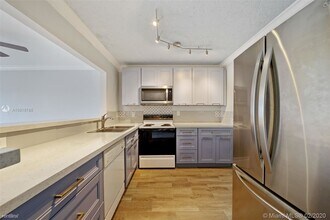 7915 Camino Real-Unit -Apt 401N in Miami, FL - Building Photo - Building Photo