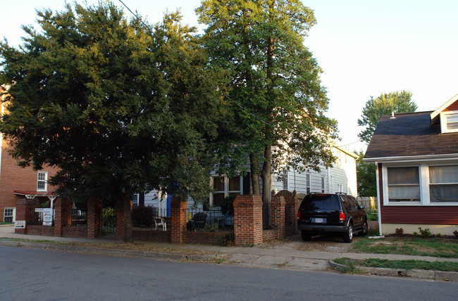 210 E Windsor Ave in Alexandria, VA - Building Photo - Building Photo