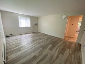 219 Brookridge Ct, Unit 1 in Ann Arbor, MI - Foto de edificio - Building Photo