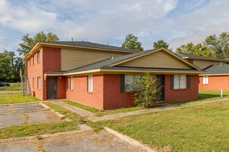 Sunset Village in Pine Bluff, AR - Building Photo - Building Photo