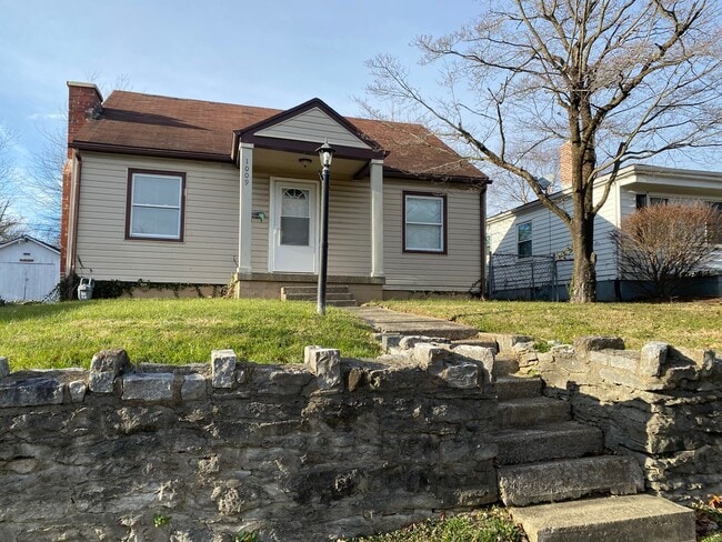 property at 1009 Meadow Ln