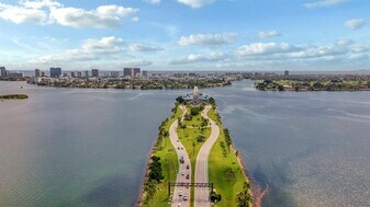 11930 N Bayshore Dr in North Miami, FL - Building Photo