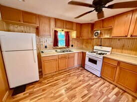 802 2nd St NW in Waverly, IA - Building Photo