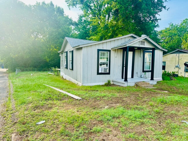 801 S Roden Ln in Gladewater, TX - Building Photo - Building Photo