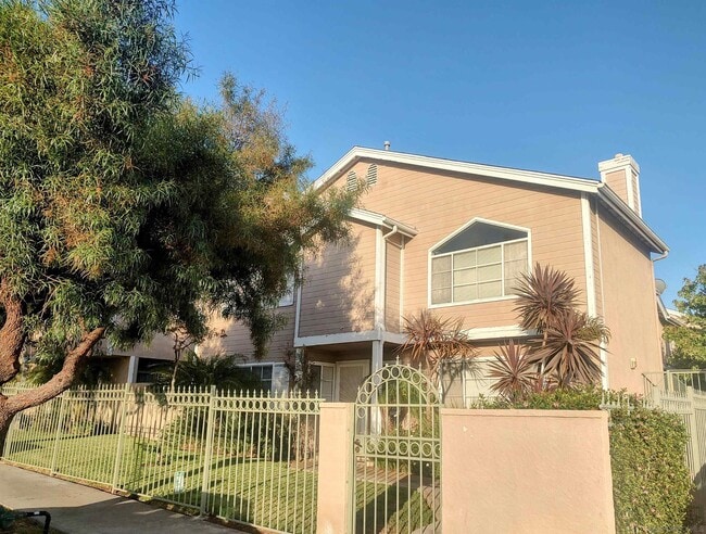property at 4111 Poplar St