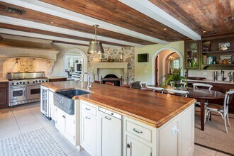 18 Club Dr in Southampton, NY - Building Photo - Building Photo