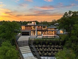 2401 Oakhaven Cir in Austin, TX - Building Photo