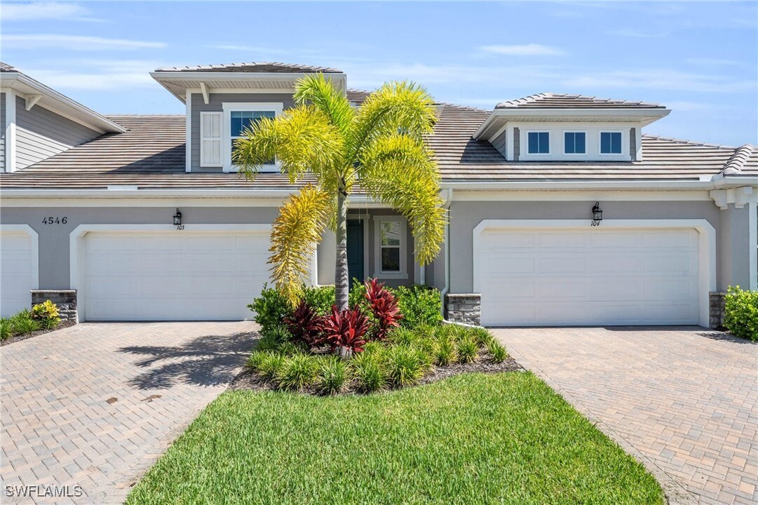 4546 Arboretum Cir in Naples, FL - Foto de edificio