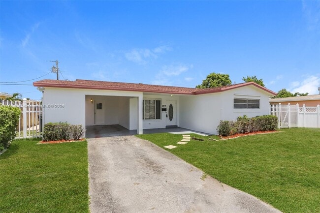3611 NW 36th St in Lauderdale Lakes, FL - Building Photo - Building Photo