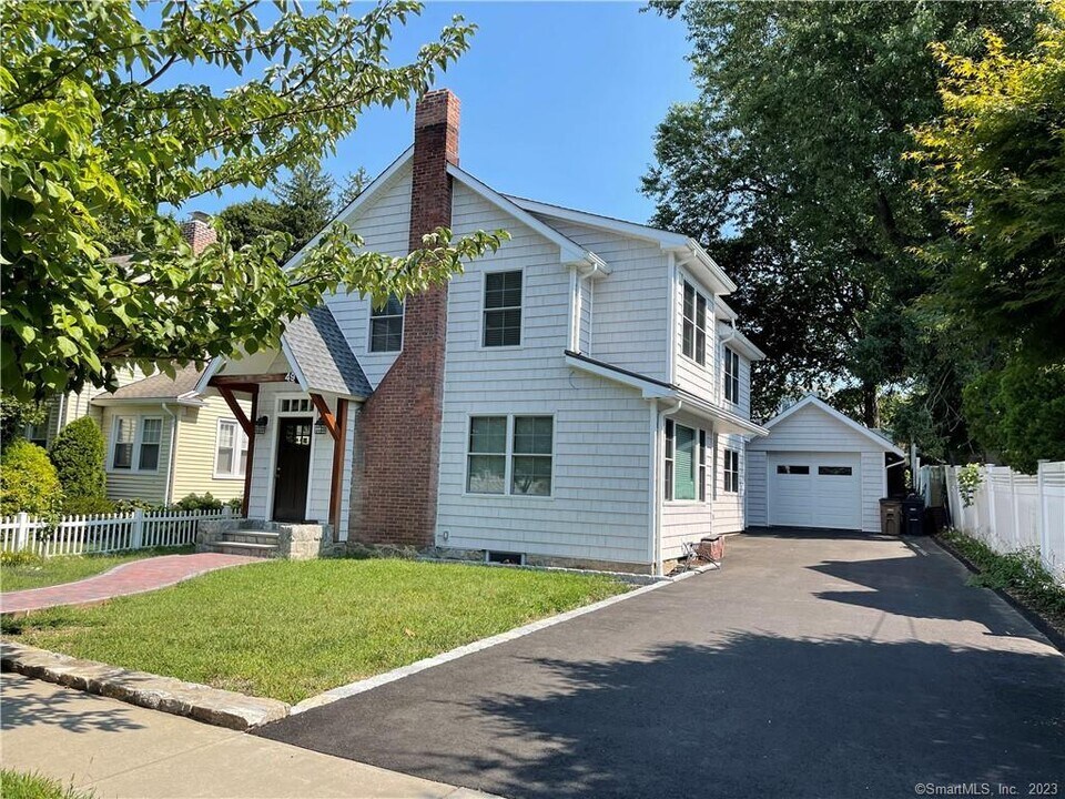49 Midland Ave in Stamford, CT - Building Photo