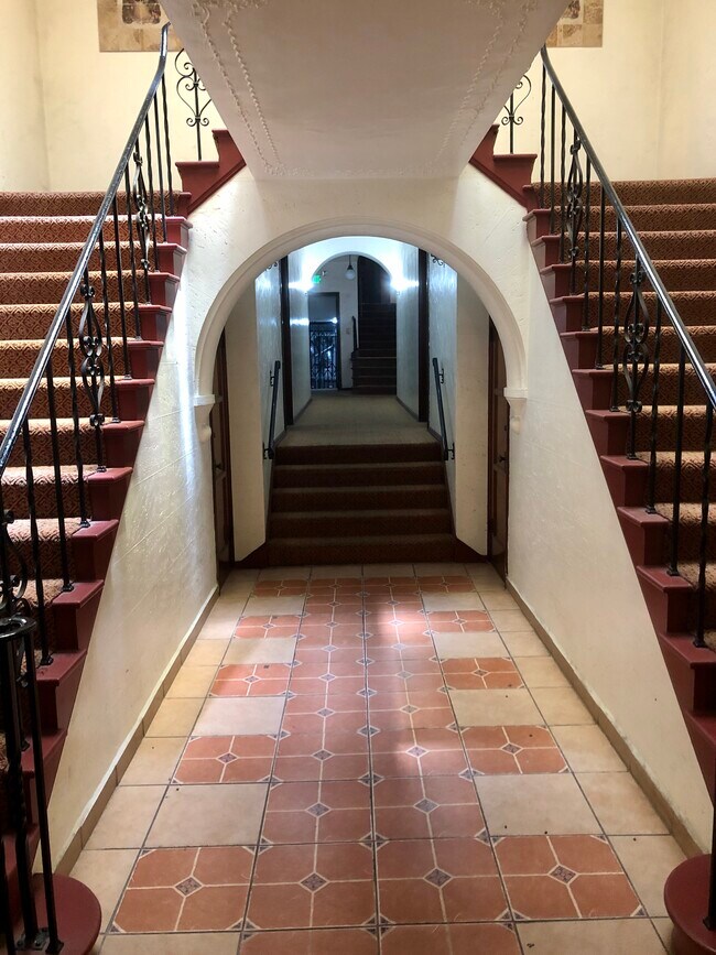 El Cielito Apartments in Los Angeles, CA - Building Photo - Building Photo