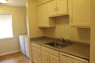 25 Deallyon Ave in Hilton Head Island, SC - Building Photo - Building Photo