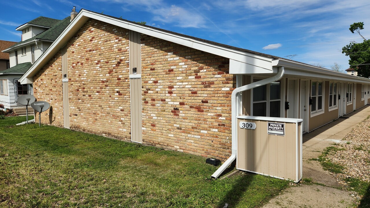 309 N 3rd St in Marshalltown, IA - Building Photo