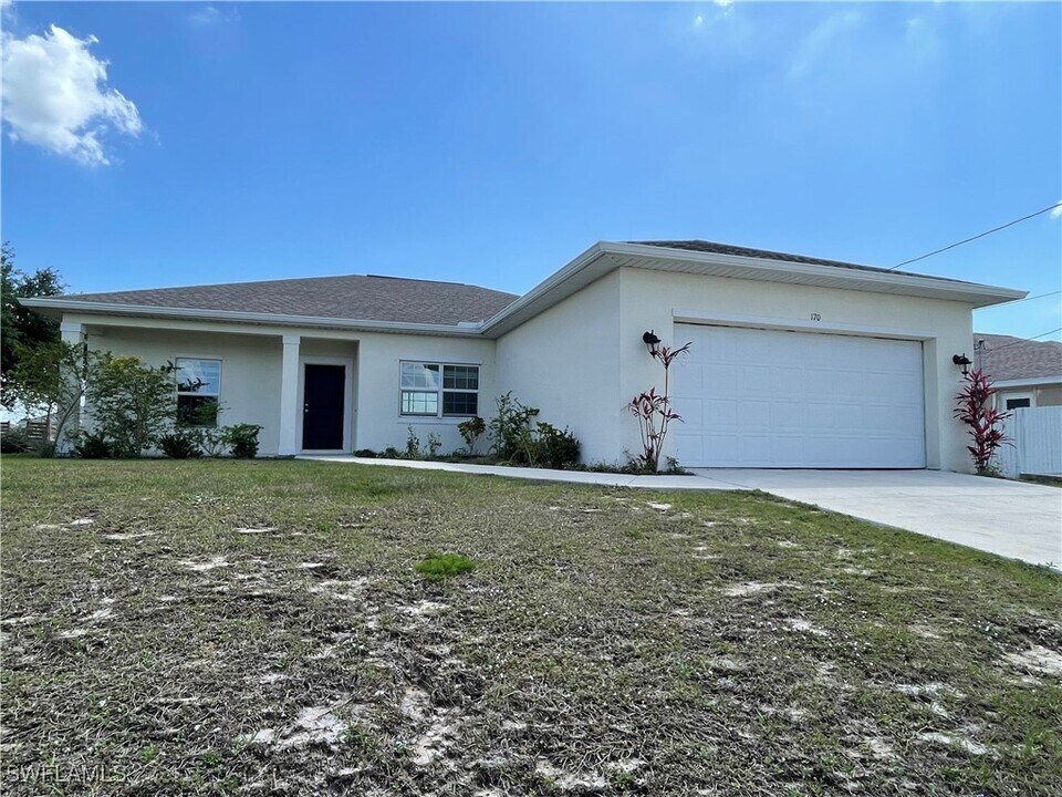 1700 NW 6th St in Cape Coral, FL - Building Photo