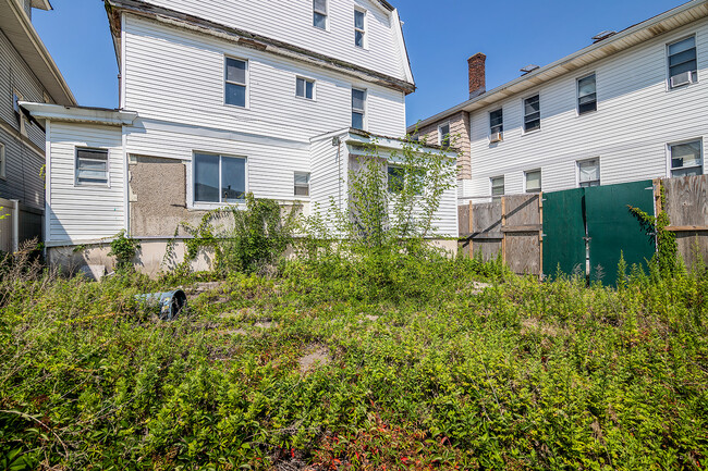 174 Beach 120th St in Rockaway Park, NY - Building Photo - Building Photo