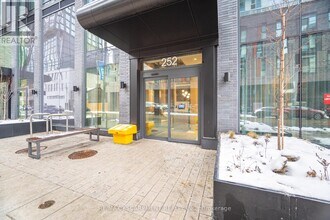 252 Church St in Toronto, ON - Building Photo - Building Photo