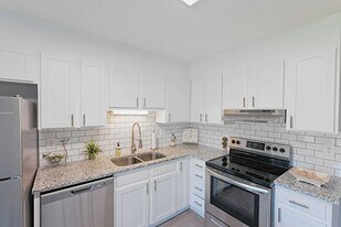 Lindsey Manor in Kernersville, NC - Building Photo