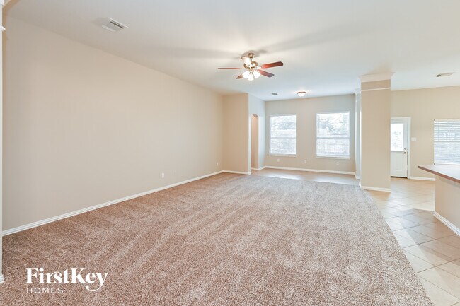 3010 Silverwood Park Ln in Spring, TX - Foto de edificio - Building Photo