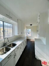 1029 W 84th St in Los Angeles, CA - Building Photo - Building Photo