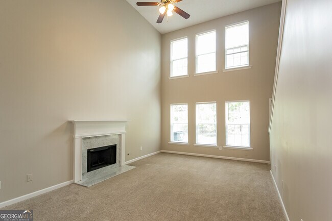 9535 Lakeview Rd in Union City, GA - Foto de edificio - Building Photo