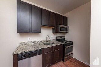 3751 W Sunnyside Ave in Chicago, IL - Building Photo - Building Photo
