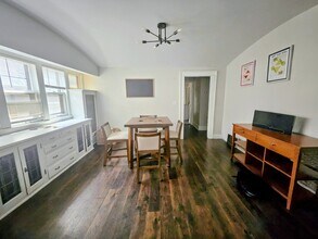 3019 N Frederick Ave, Unit 3021 in Milwaukee, WI - Foto de edificio - Building Photo