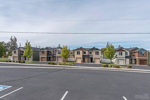 2257 SW 22nd St in Redmond, OR - Building Photo