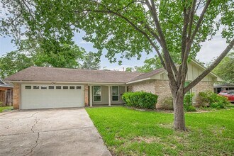 9011 Bintliff Dr in Houston, TX - Building Photo - Building Photo