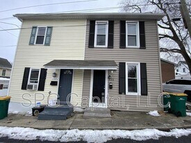 111 Middle St in Waynesboro, PA - Building Photo
