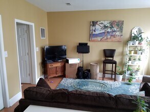 1728 Bolton St, Unit 3 in Baltimore, MD - Building Photo - Building Photo