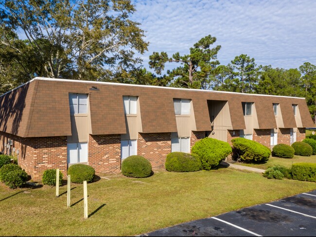 East Lake Apartments in Albany, GA - Foto de edificio - Building Photo