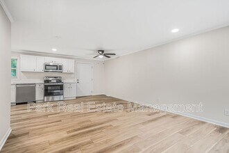 221 Howell St in Chapel Hill, NC - Building Photo - Building Photo