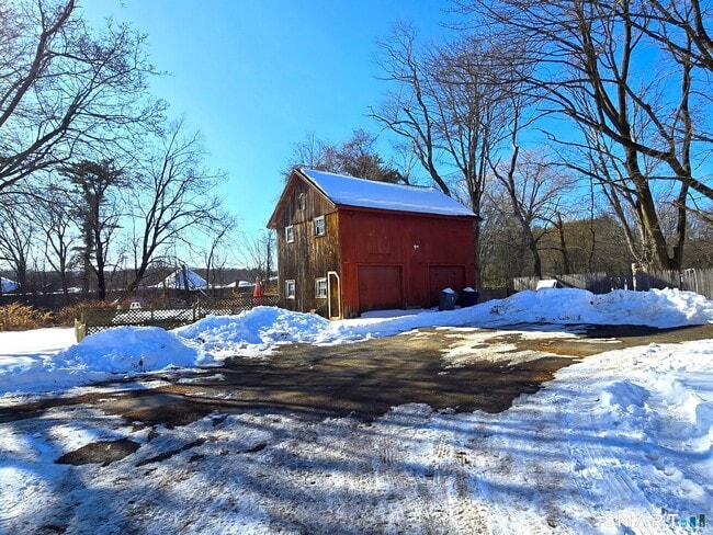 134 Camp St in Plainville, CT - Building Photo - Building Photo