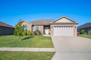 547 Southern Cross Dr in Richmond, KY - Building Photo