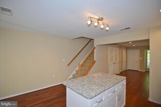 13107 Englishwood Ln in Fairfax, VA - Building Photo - Building Photo