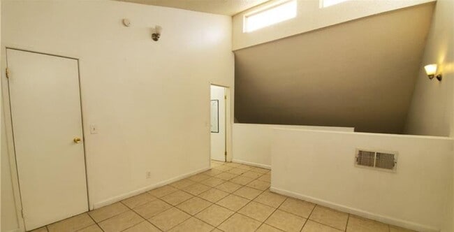 5247 Garden Ln in Las Vegas, NV - Building Photo - Building Photo