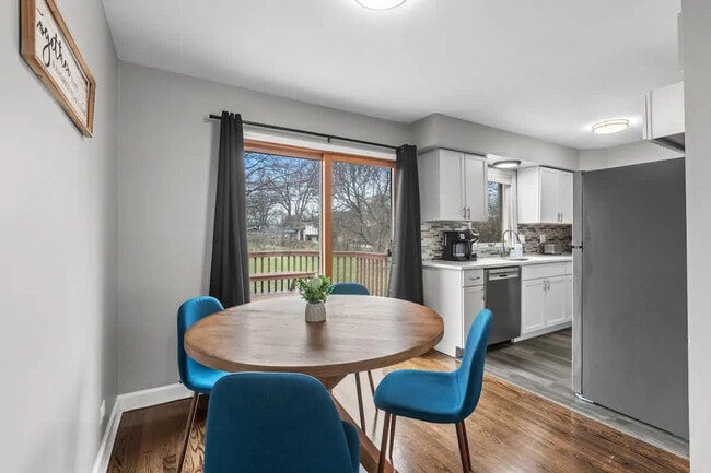 436 Springhill Dr in Roselle, IL - Building Photo - Building Photo