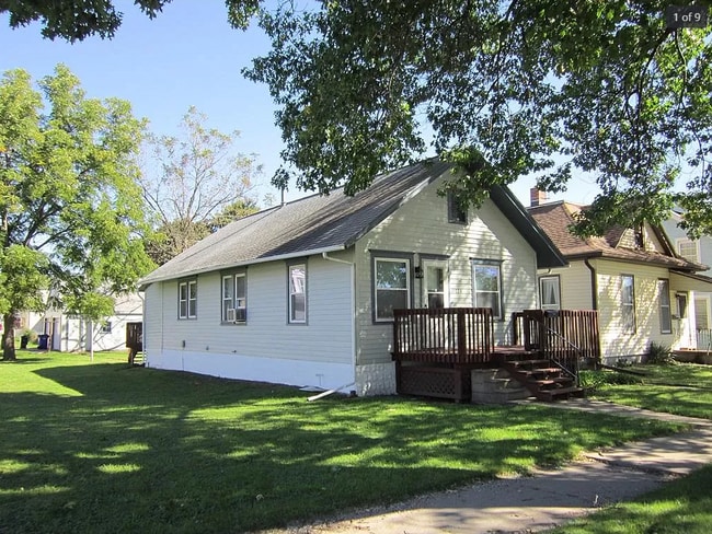 property at 1024 B Ave NW