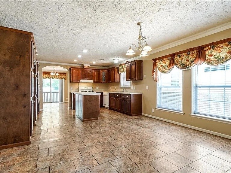 4850 Pauline Dr in New Orleans, LA - Building Photo