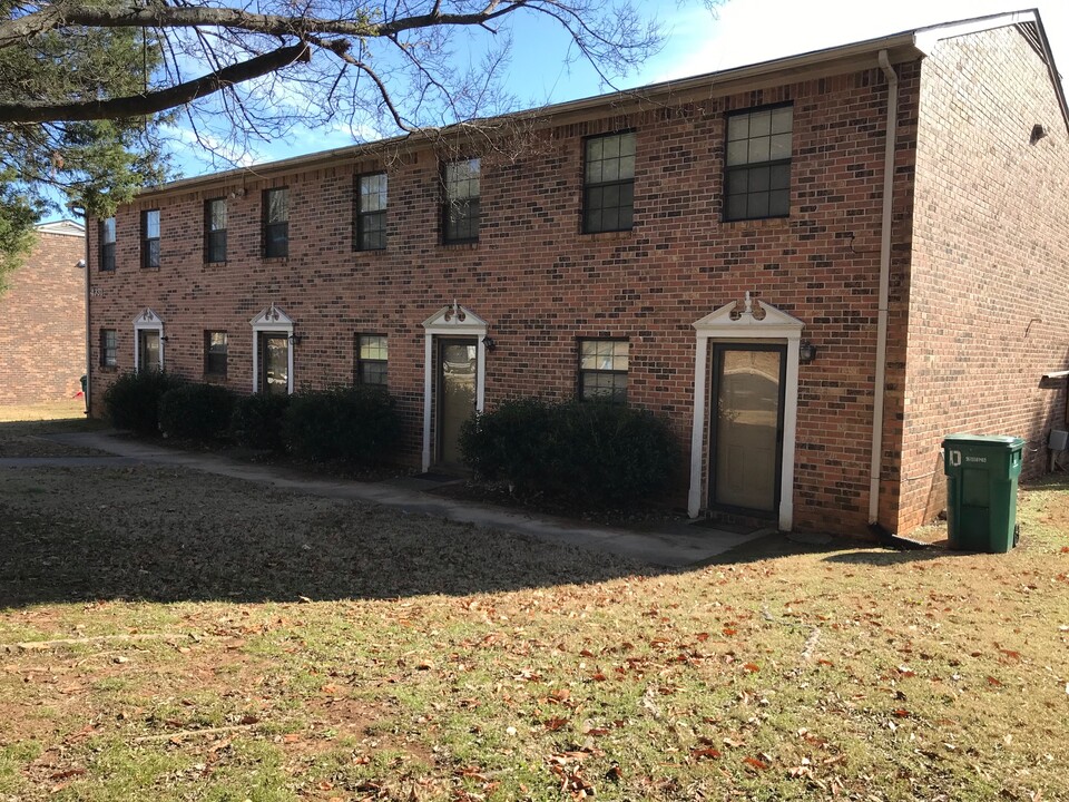 4931 Cotton Row NW in Huntsville, AL - Building Photo