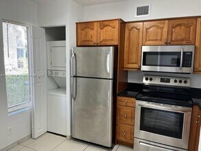 13900 SW 91st Terrace in Miami, FL - Building Photo - Building Photo