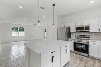 2211 Simmons Ave in Leesburg, FL - Building Photo - Building Photo