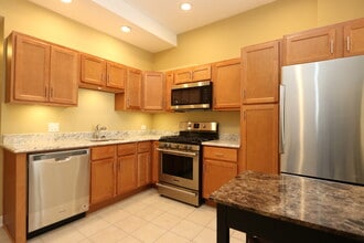 2433 N Kedzie Blvd-Unit -2R in Chicago, IL - Building Photo - Building Photo