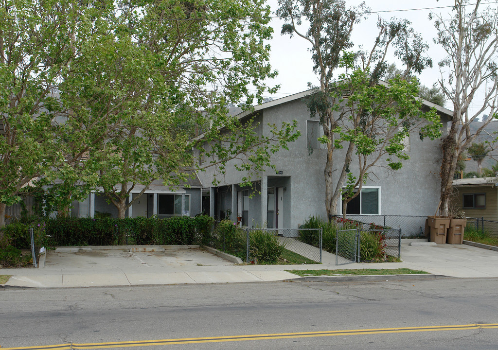 1056 N Olive St in Ventura, CA - Building Photo