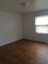 1235 W Mullan Ave in Waterloo, IA - Building Photo - Building Photo