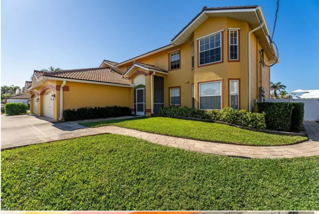 property at 5420 Chiquita Blvd S