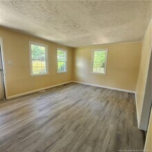 1201 Thelbert Dr in Fayetteville, NC - Foto de edificio - Building Photo