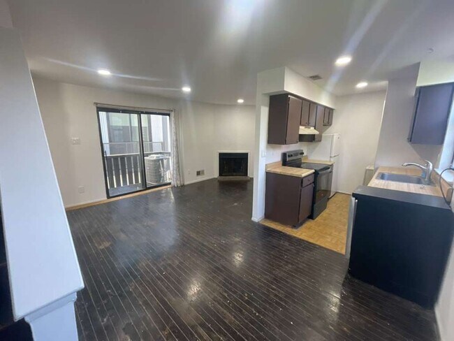 property at 308 W Wildey St
